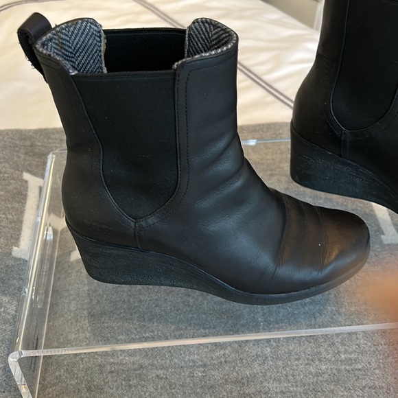 Boots - Picture 2 of 4